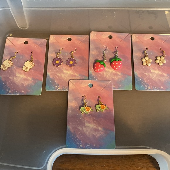 🩷Five cute earring sets. - Picture 2 of 2